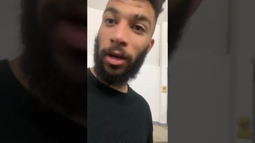 تواضع العبود مع احد المشجعين😂🧡   #الاتحاد #النصر #الهلال #الاهلي #اكسبلور #الدون #الشباب #مبابي