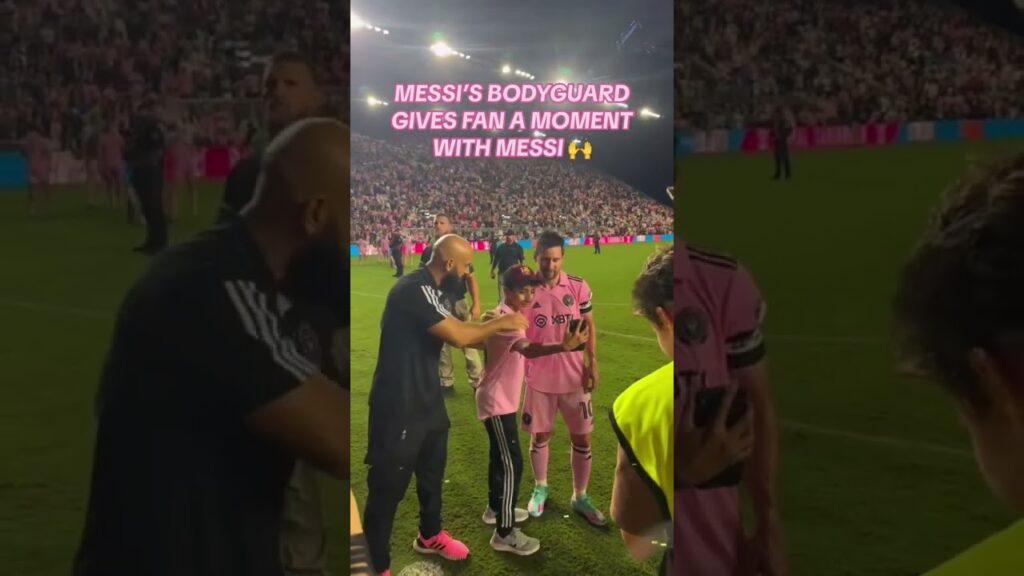 Messi’s bodyguard let this young fan take a photo with Messi Messi's bodyguard let this young fan take a photo with Messi