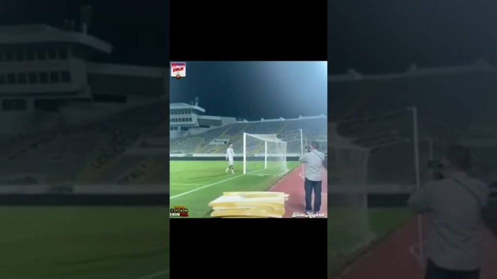 بكاء بدر بانون و توديع جمهور الرجاء المغربي له قائد مشجعين الرجاء #الرجاء #الاهلي #بدر_بانون
