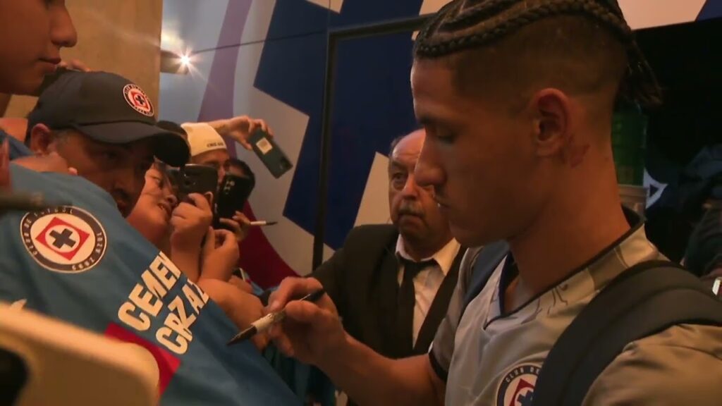 ASÍ LA AFICIÓN RECIBIÓ A URIEL ANTUNA EN MONTERREY