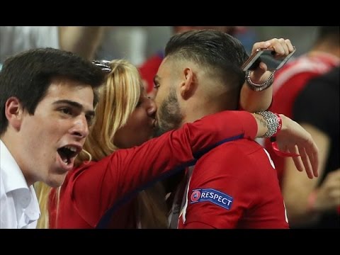 Yannick Carrasco celebró besando a su novia Real Madrid CAMPEON DE LA CHAMPIONS