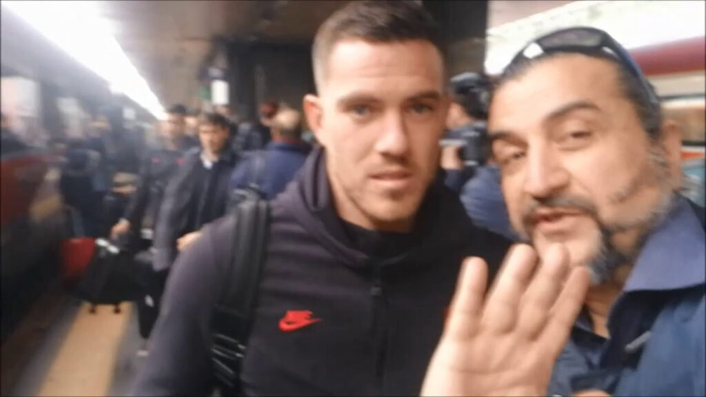 Jordan Veretout  saluta i tifosi della A.S.Roma col Salutatore