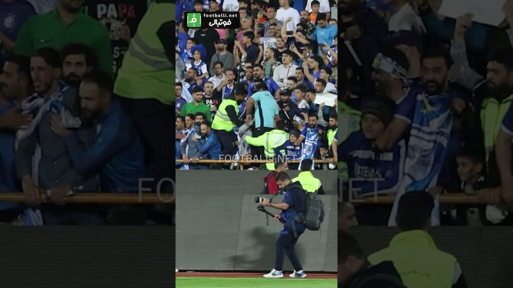 ابوالفضل جلالی و اهدای پیراهن خود به یک هوادار