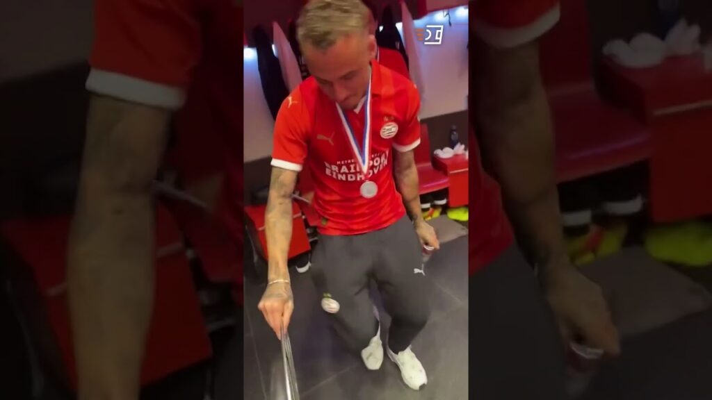 Noa Lang rapt en danst na kampioenschap😅🎙️