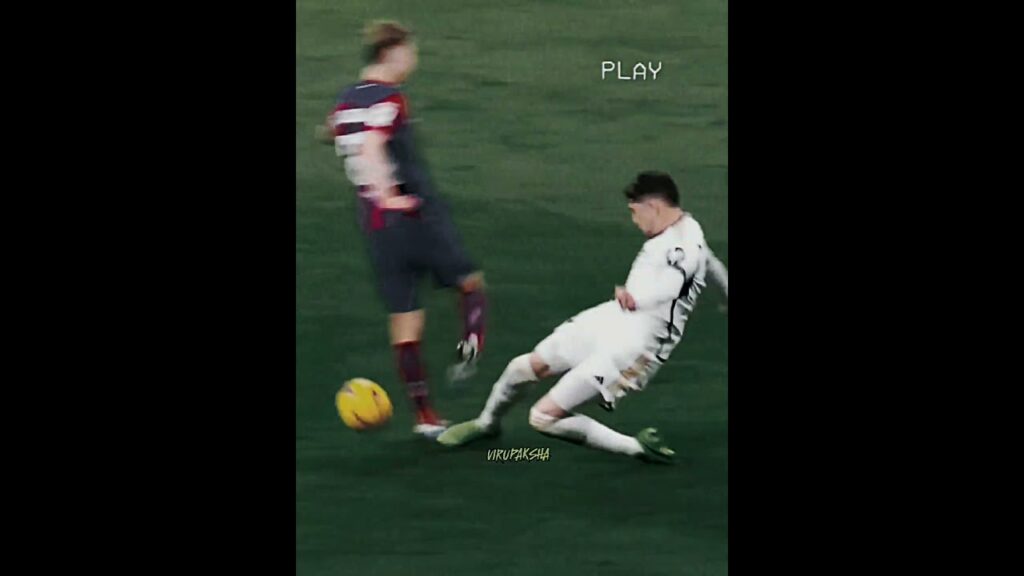 Valverde 🤐 #tackle #valverde #footballshorts #football #fyp #soccer #bhfyp #edit