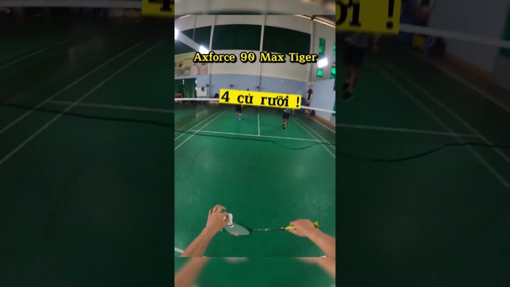 (P1) Thử thách mượn vợt | Axforce 90 max tiger - Đánh cầu với diễn viên múa và cái kết ? #caulong