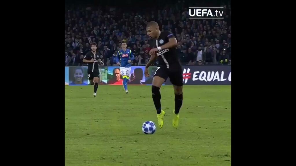 🔥KALIDOU KOULIBALY STEALS THE BALL FROM MBAPPE🔥  #shorts #championsleague #mbappe #koulibaly #skills