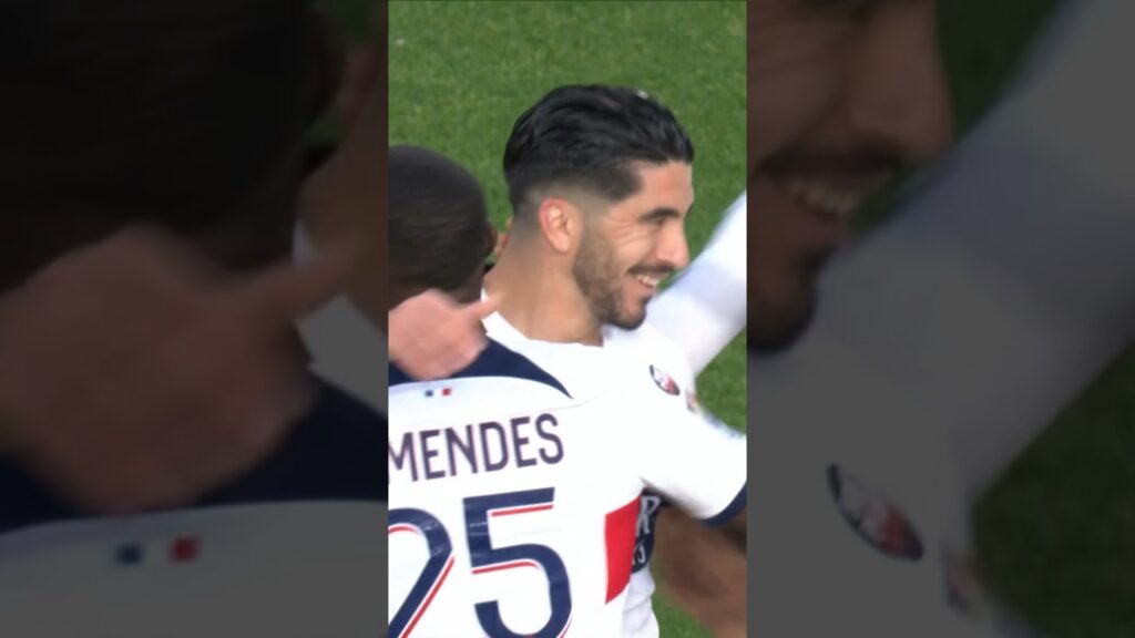 What a G⚽️AL from Carlos Soler! 😱 #ligue1 #goals