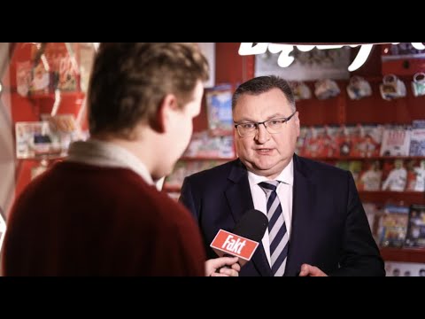 Czesław Michniewicz odniósł się do afery z “Fryzjerem”? Selekcjoner odpowiedział krótko | FAKT.PL Czesław Michniewicz odniósł się do afery z "Fryzjerem"? Selekcjoner odpowiedział krótko | FAKT.PL