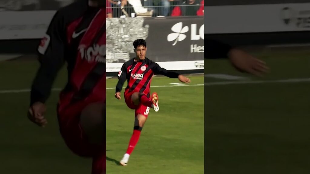 Wait a minute! Ist das etwa Kevin Trapp als Stürmer? 👀🧐