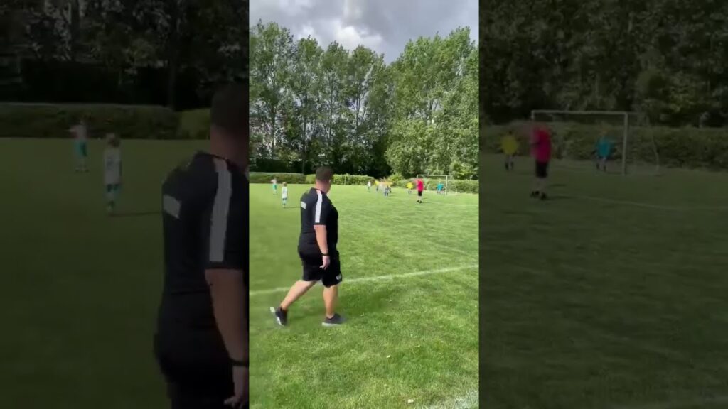 Amazing free kick like Mikkel Damsgaard