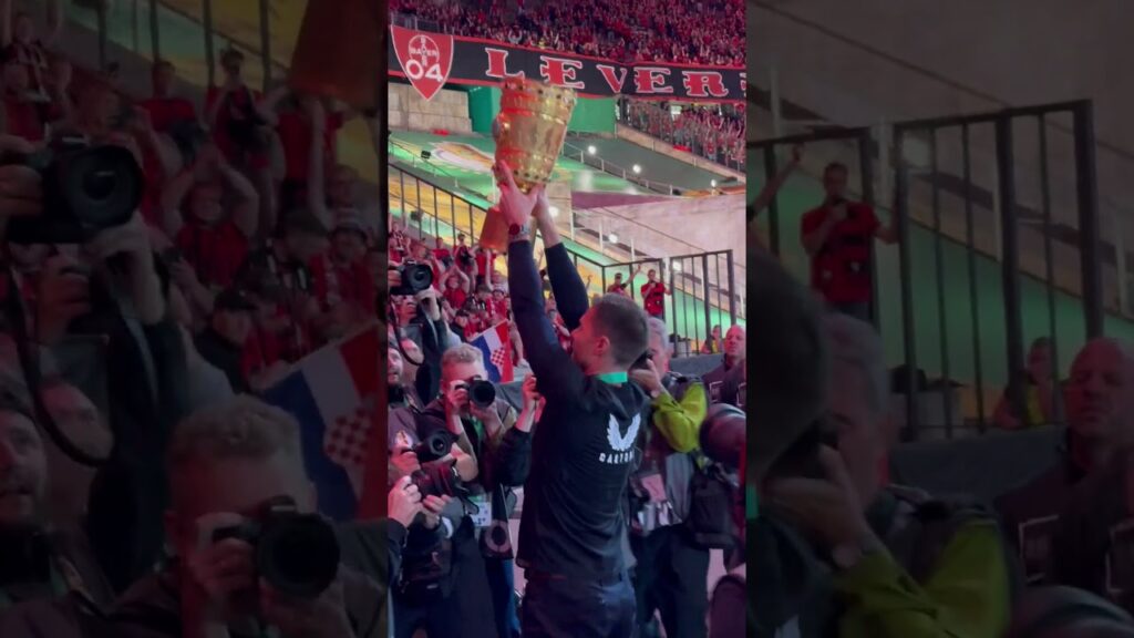 Xabi with the Trophy 😍