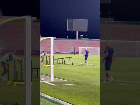 Se liga no treino do Daniel Alves no Qatar! Olha que o cara tem 39 anos... 😱