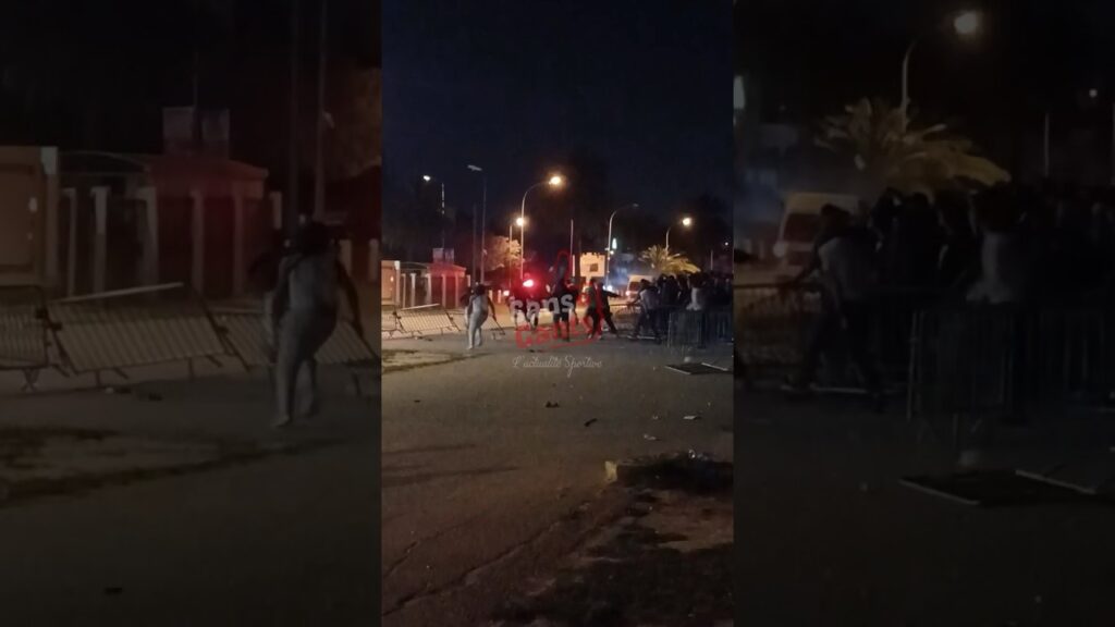 حصرياً مناوشات بين جماهير الترجي🇧🇪 وقوات الامن