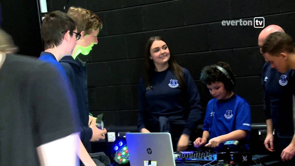 Roberto Martinez helps launch Breathing Space programme