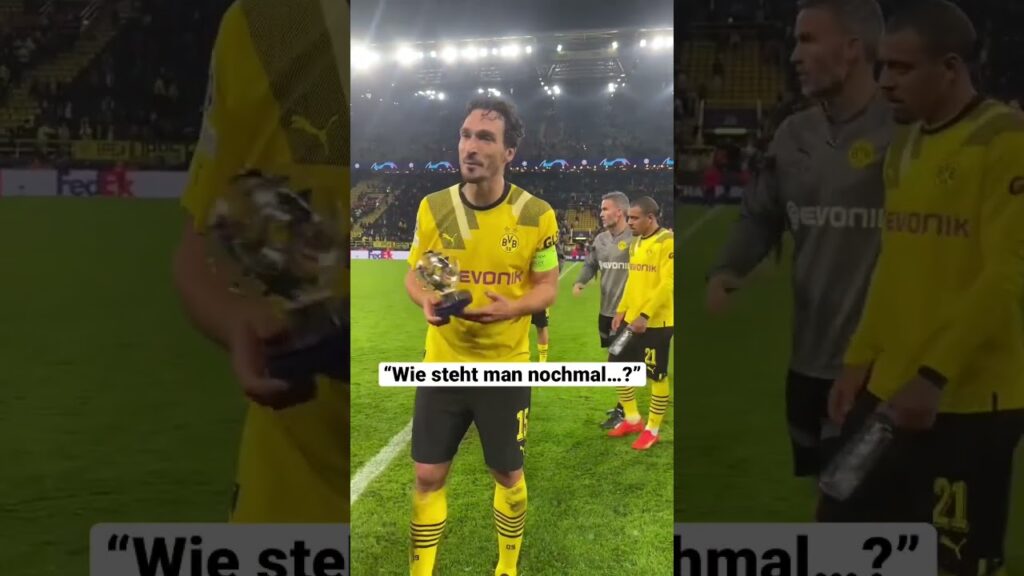 Mats Hummels feiert seine Man of the Match Trophäe 🏆😁