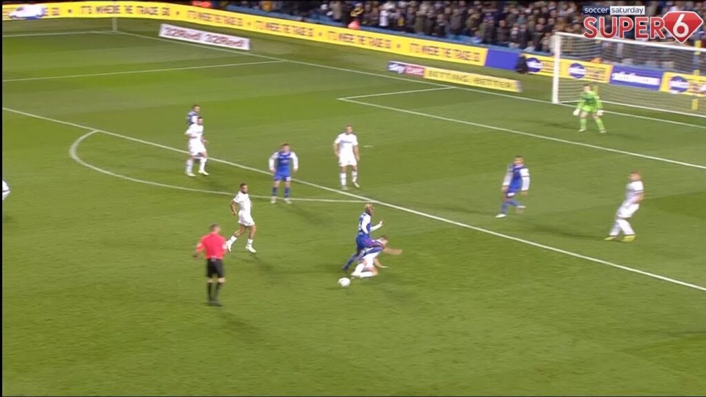 'The Yorkshire Pirlo!' | Leeds United's Kalvin Phillips | #EFLWonderkids