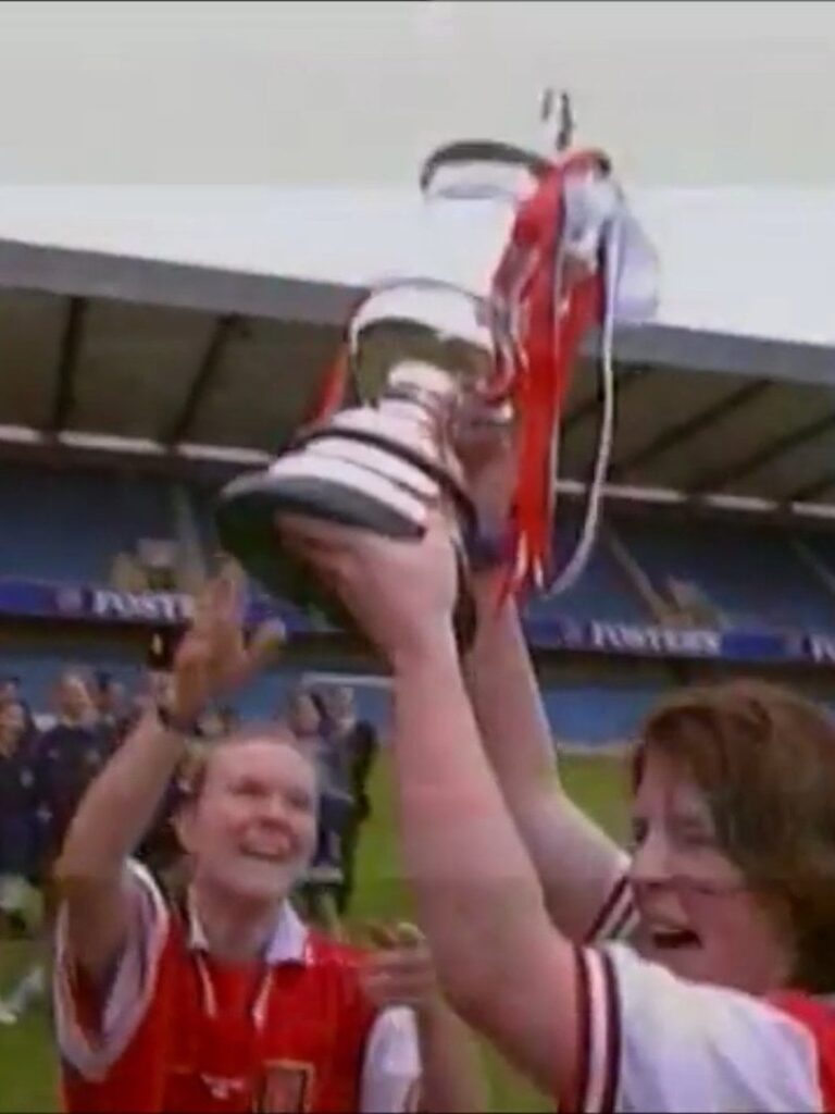 Arsenal Ladies win the 1998 Womens Fa Cup... Vs Croydon
