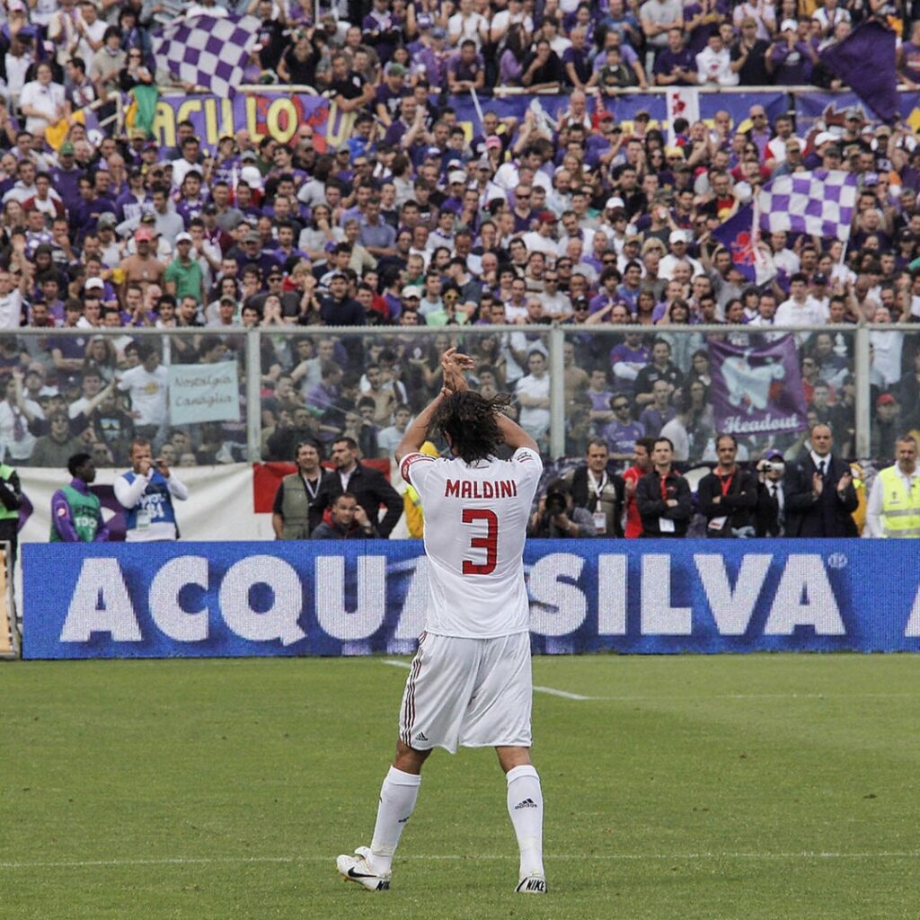 On this day in 2009, Paolo Maldini played his last game for Milan. ❤️🖤