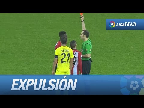 Expulsión de Iñaki Williams por una dura entrada a Trigueros