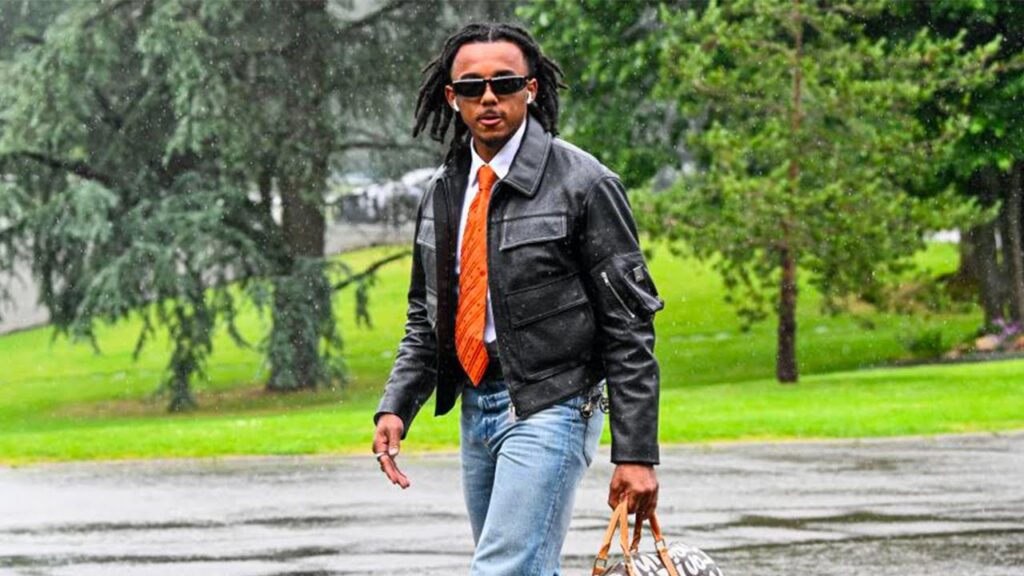 L'arrivée très fashion des Bleus à Clairefontaine : La petite lucarne de Pierre-Antoine Damecour