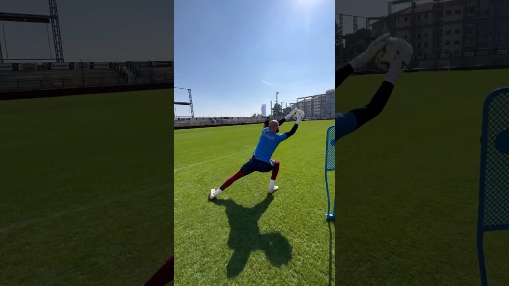 Warm up with pro GK Vanja from @TorinoFCOfficial 🧤🔥. #youtube#viral#shorts