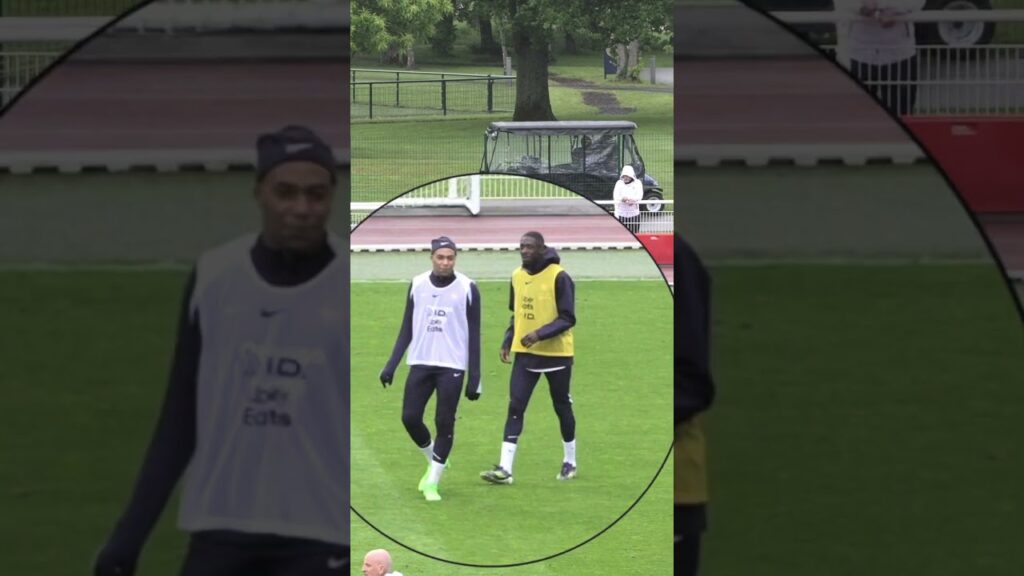 Dembélé s'amuse avec Mbappé à l'entraînement 😂#shorts