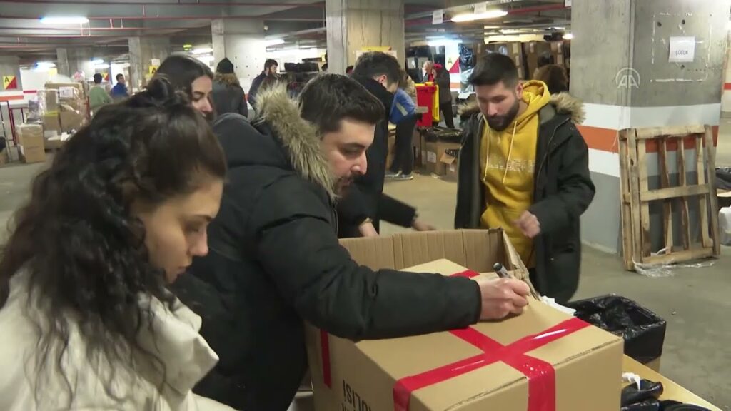 Lucas Torreira, kulübünün düzenlediği yardım organizasyonunu ziyaret etti