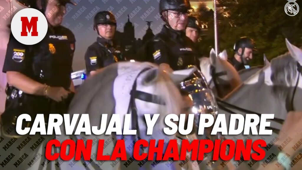 Carvajal y su padre policía celebran juntos con el trofeo de la Champions  I MARCA