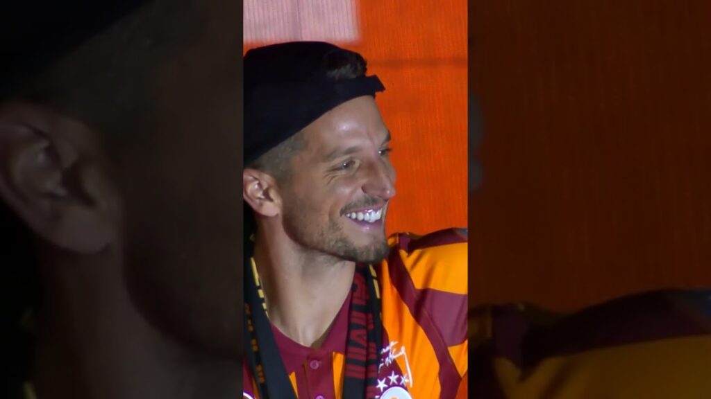 🟡🔴 Mertens Ailesi, Sahnede! #shorts #galatasaray