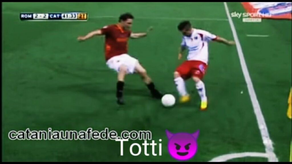 Papu Gomez tunnel a Totti