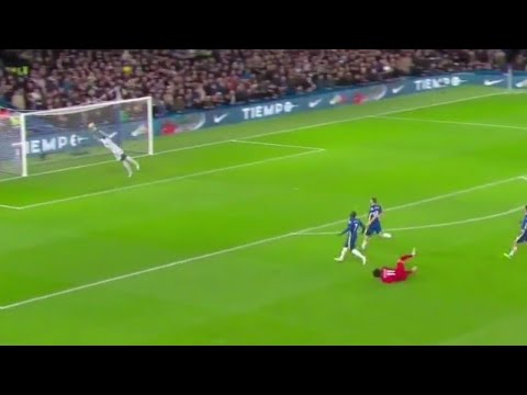 Edouard Mendy denies Salah with an incredible save! 🛑 | Chelsea vs Liverpool