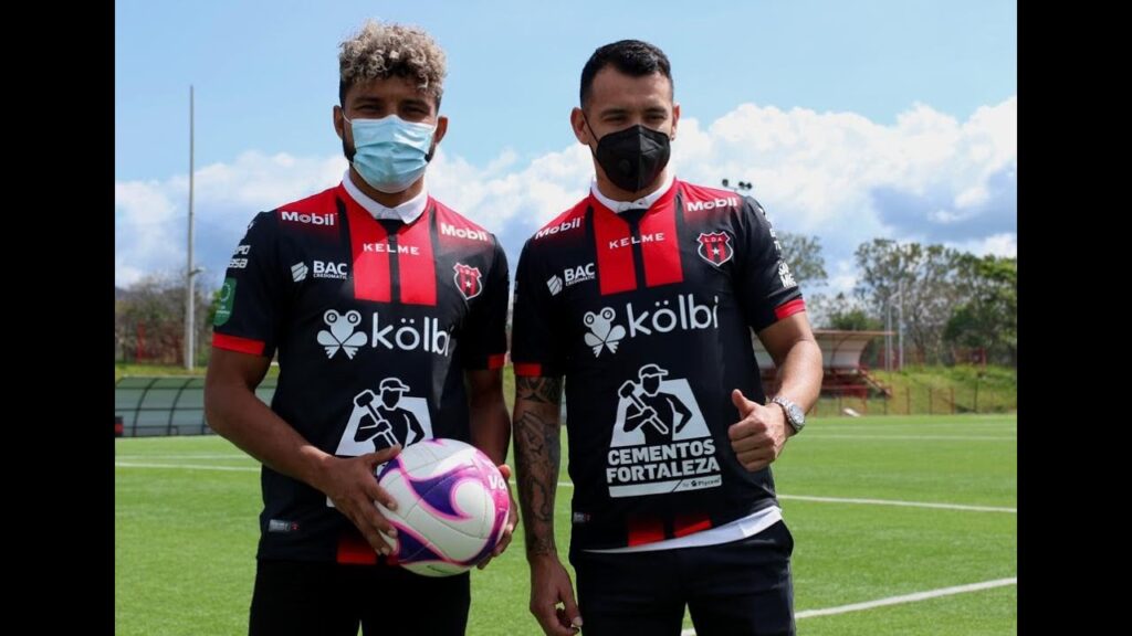 J. Venegas: "Leí algunos comentarios, es una reacción normal de los aficionados" 🔥🤭