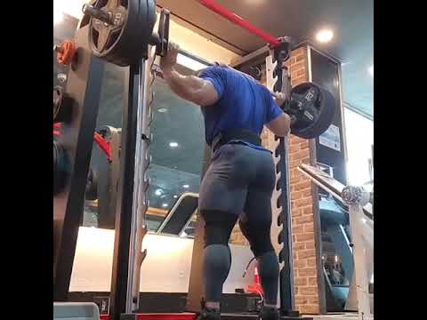 Korean Bodybuilder Seung Chul Lee Demonstrates Smith Machine Squats 2