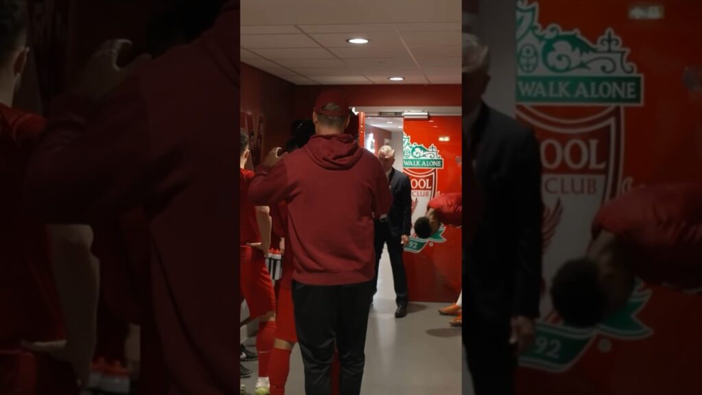 Jürgen’s pre-match welcome for Wataru #lfc #shorts