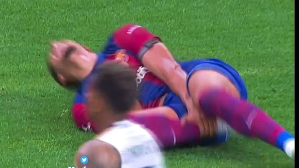 Ronald Araujo Horible  Injury vs Real Madrid