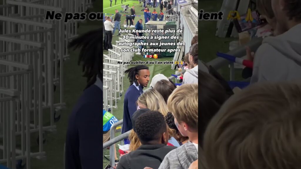 Jules Koundé auprès de son club formateur après France/Canada 🇫🇷🇨🇦🫶 #football #équipedefrance