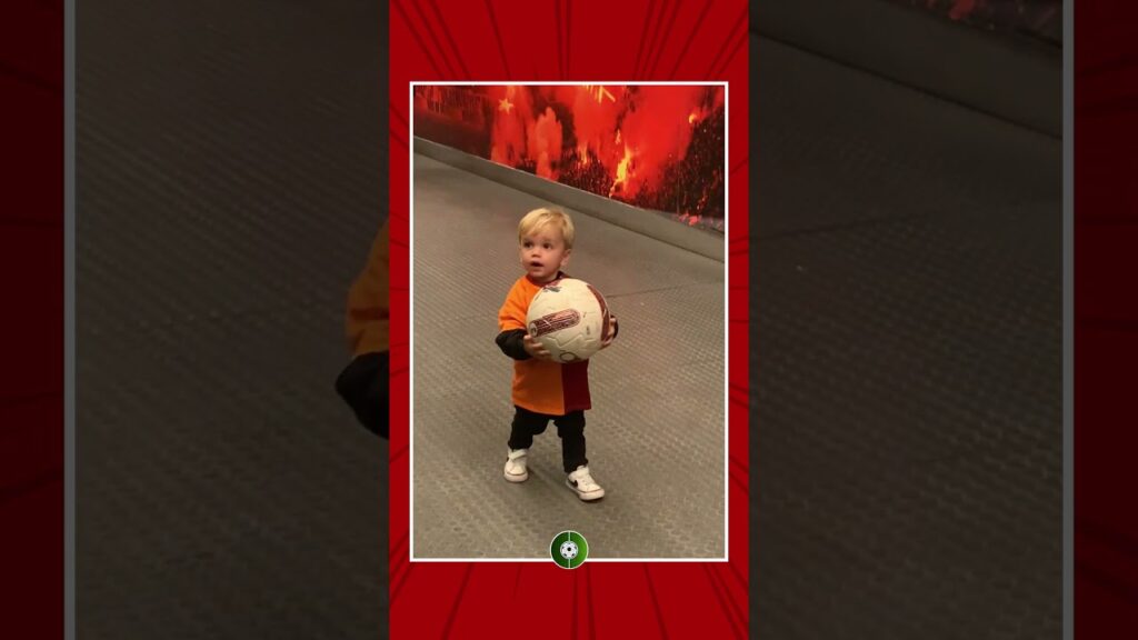 Ciro topu alıp eve götürüyor. 😊