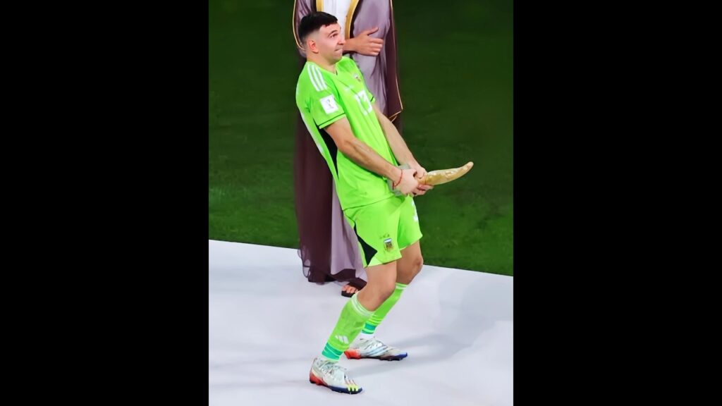 Rare Emiliano Martínez Moments 😳