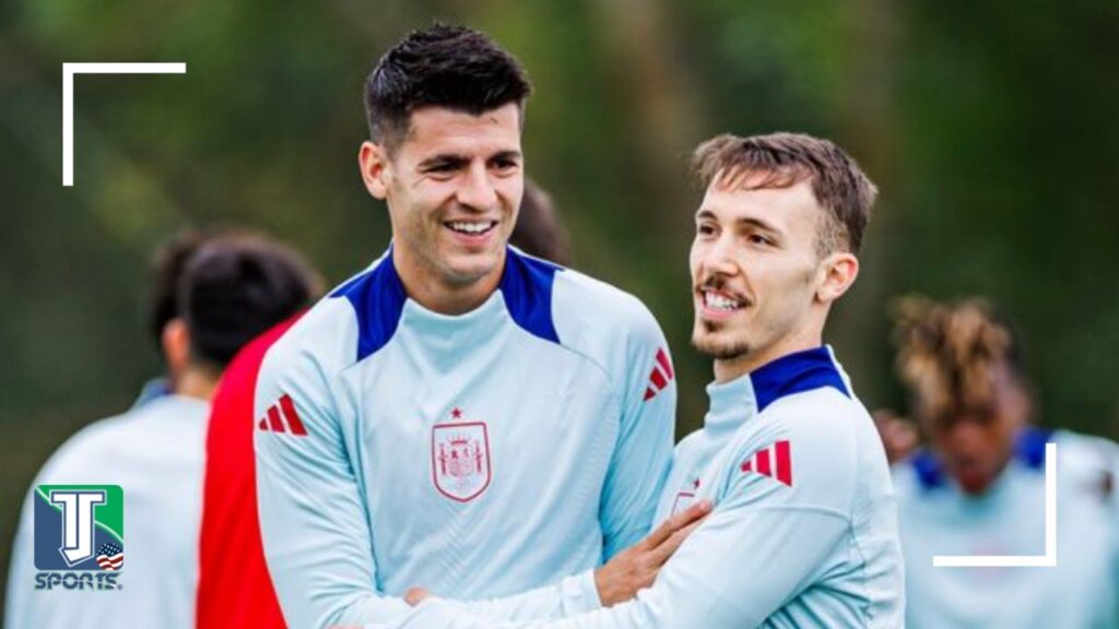 Alvaro Morata HAS FUN during Spain's "MONKEY in the middle" training DRILL to prepare for Croatia