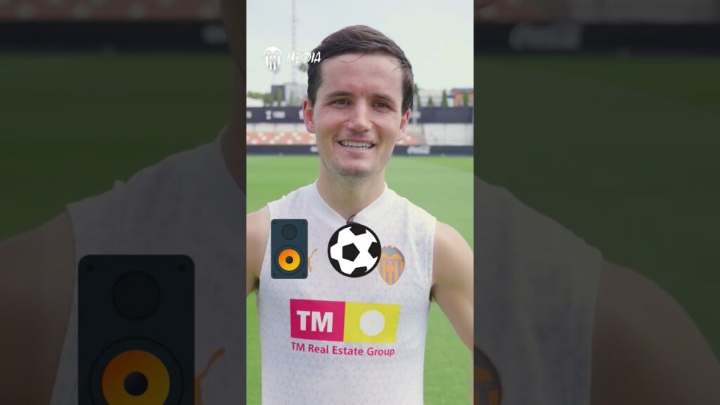 3️⃣ imprescindibles para la playa ☀️ Hugo Guillamón and Diego López's essential beach packing 💬