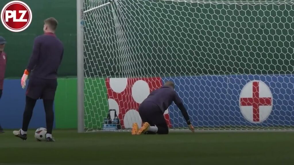 👊 Ouch! England keeper Jordan Pickford takes a ⚽️ to the face