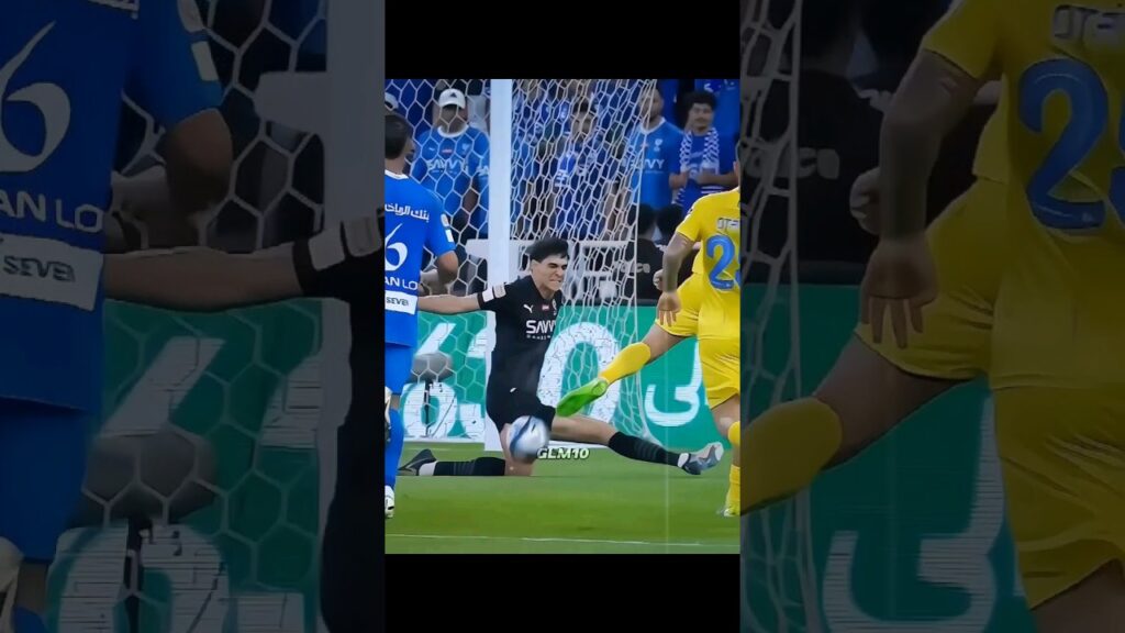 Al nassr biggest nightmare yassine bounou 💀☠️🔥.#yassinebounou #ronaldo #alnassr #alhilal #kingscup.