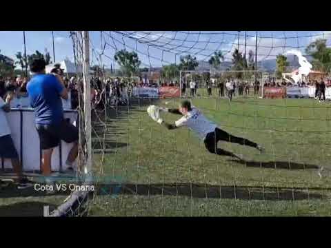 Rodolfo Cota se midió a Andre Onana