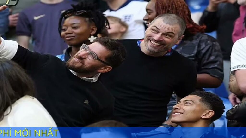 Dàn WAGs mừng chiến thắng cùng tuyển Anh