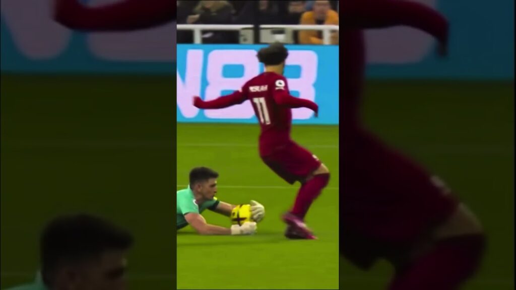 What happened here Nick Pope? 😅 and what a pass by Alisson 🥵