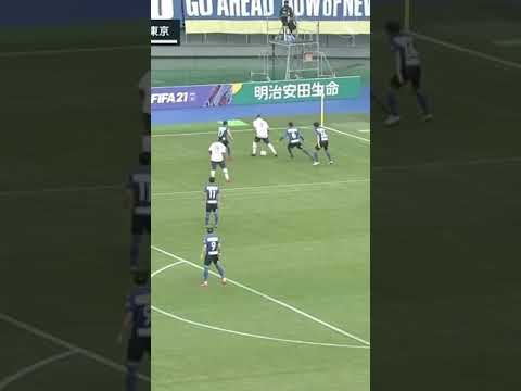 👍 You should try this Diego Oliveira’s skill on the field! 💁 #Shorts