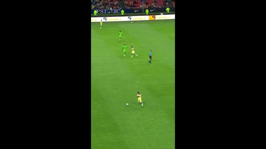 ¡PARECE NFL! 🤯🤣 Tacklean a Kevin Álvarez #viral #ligamx #futbol #america