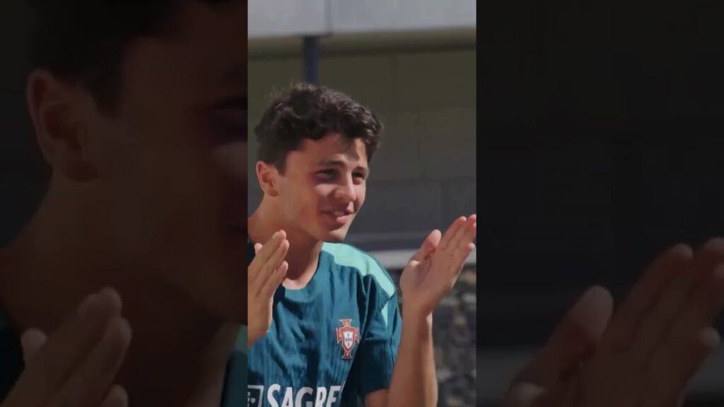 Quand Vitinha, João Neves et António Silva s’essayent au FootBasket, c’est dans le mille ! 🎯 #shorts