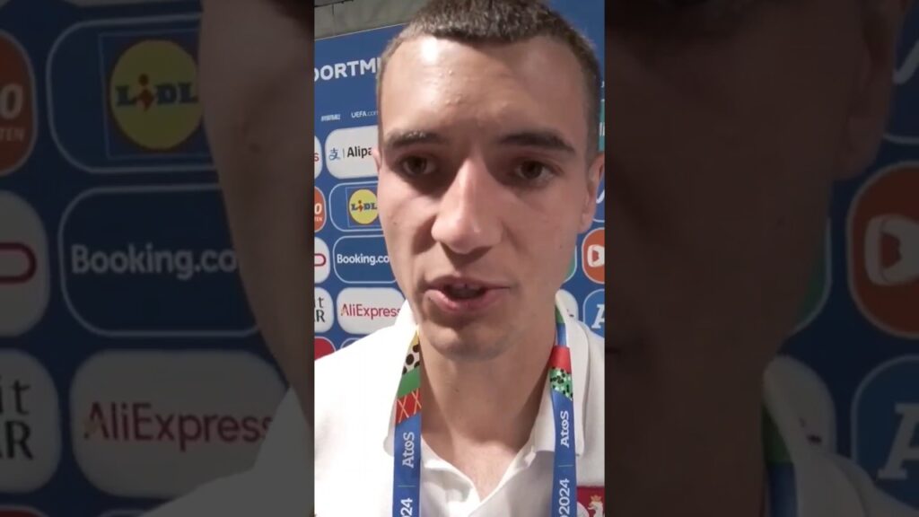 Jakub Kiwior o faulu na Dembele